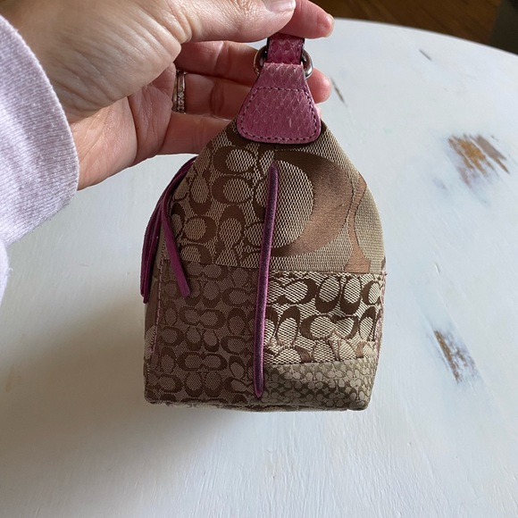 Small clutch size Authentic Coach Purse - Picture 5 of 5